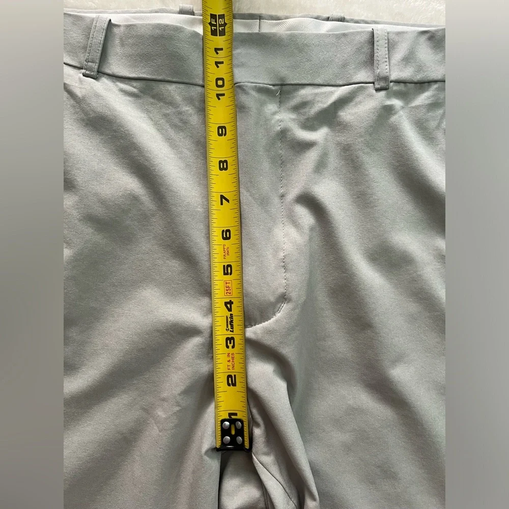 Walter Hagen Light Gray Shorts, Size 36